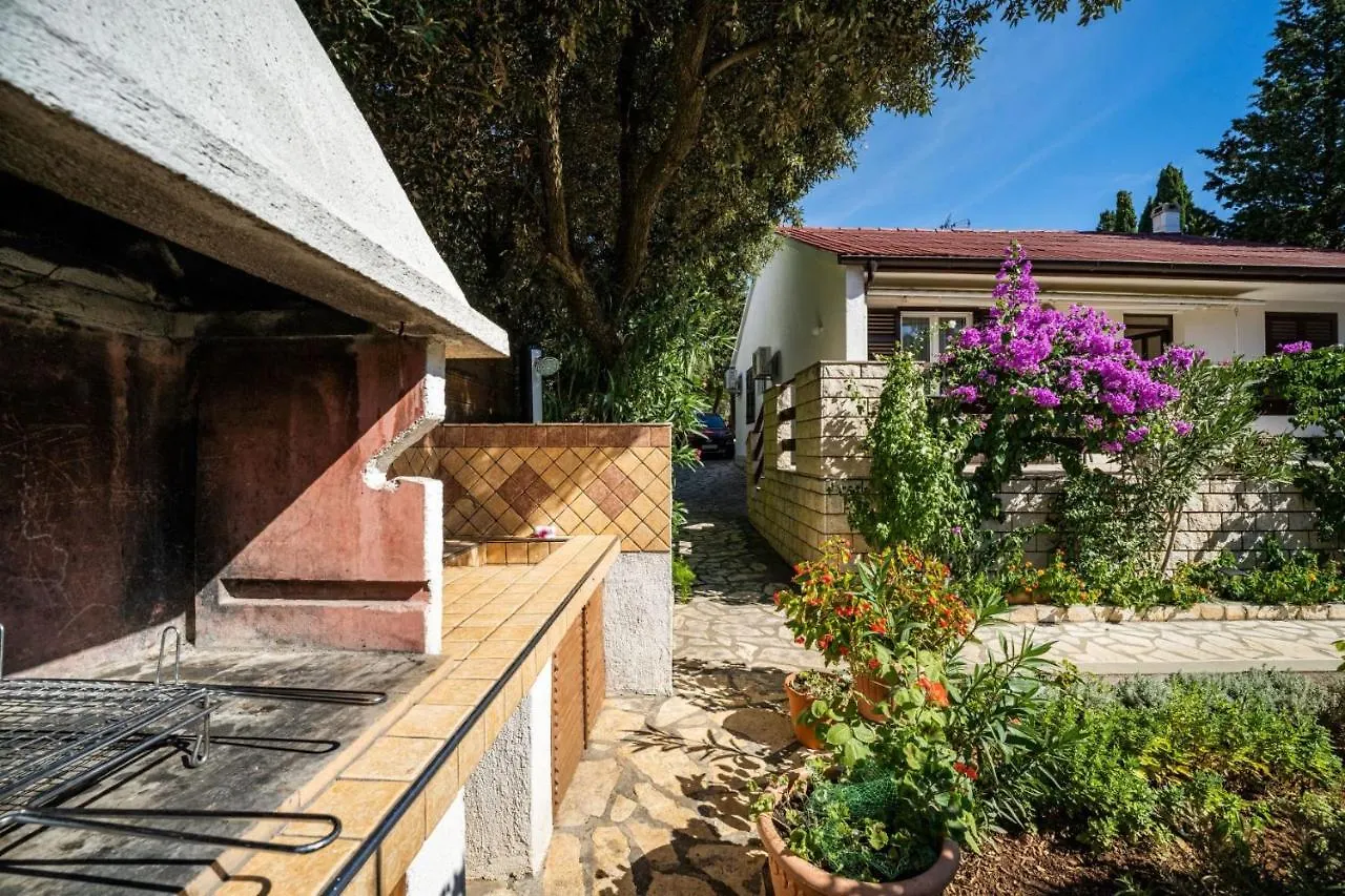 Apartments Katica Mandre