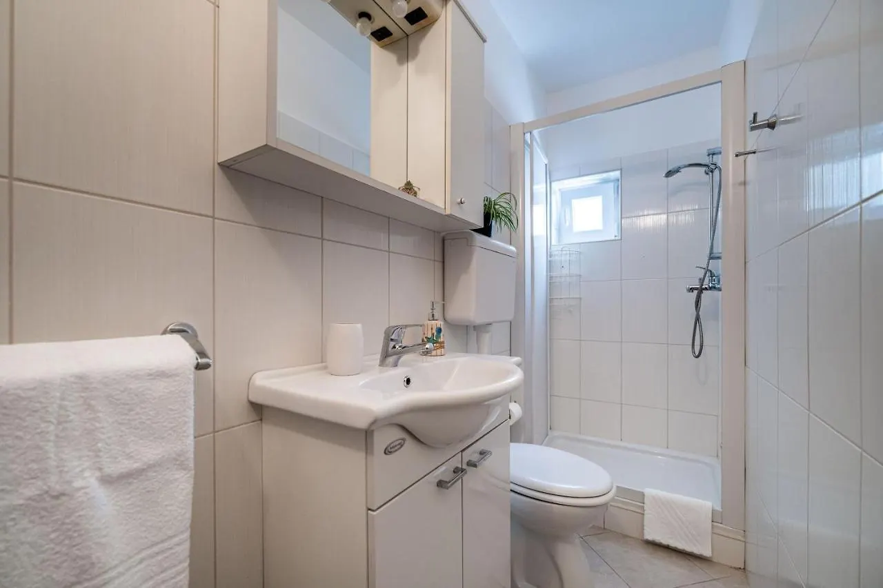 Apartments Katica Mandre