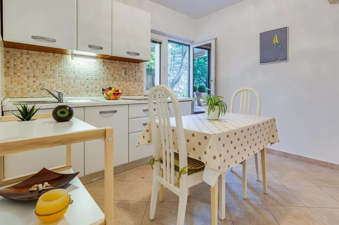 Apartments Katica Mandre 0*,  Kroatien