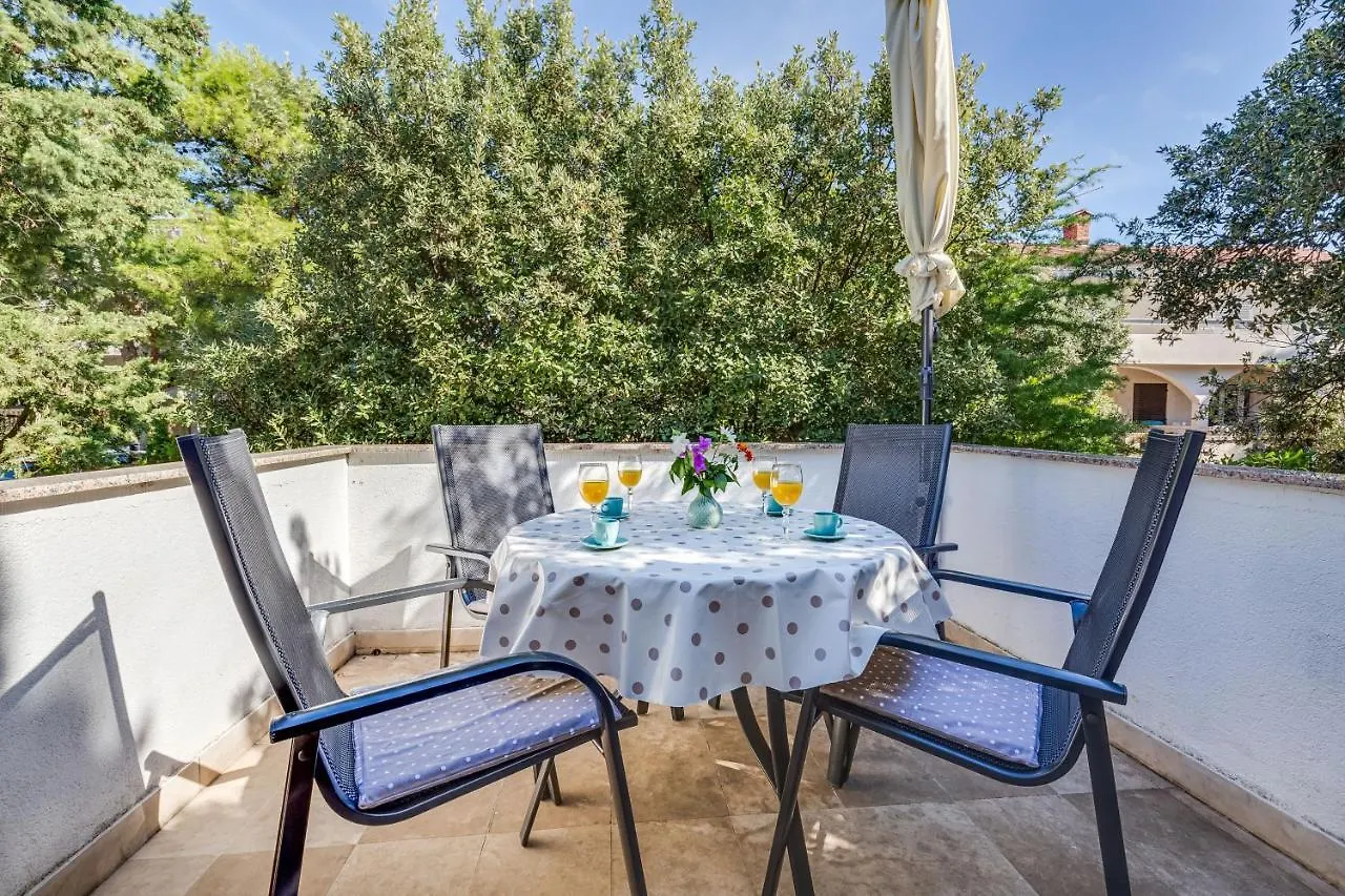 Apartments Katica Mandre