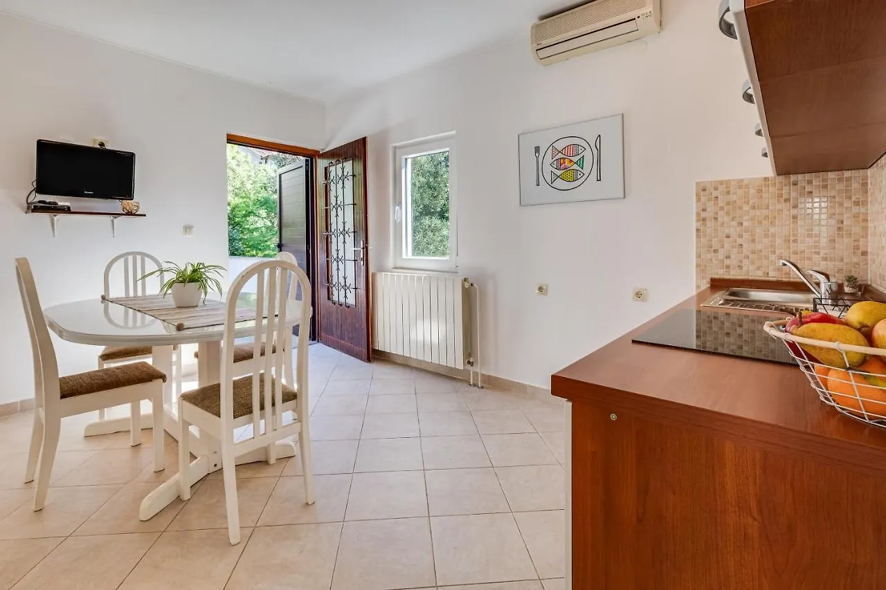 Apartments Katica Mandre