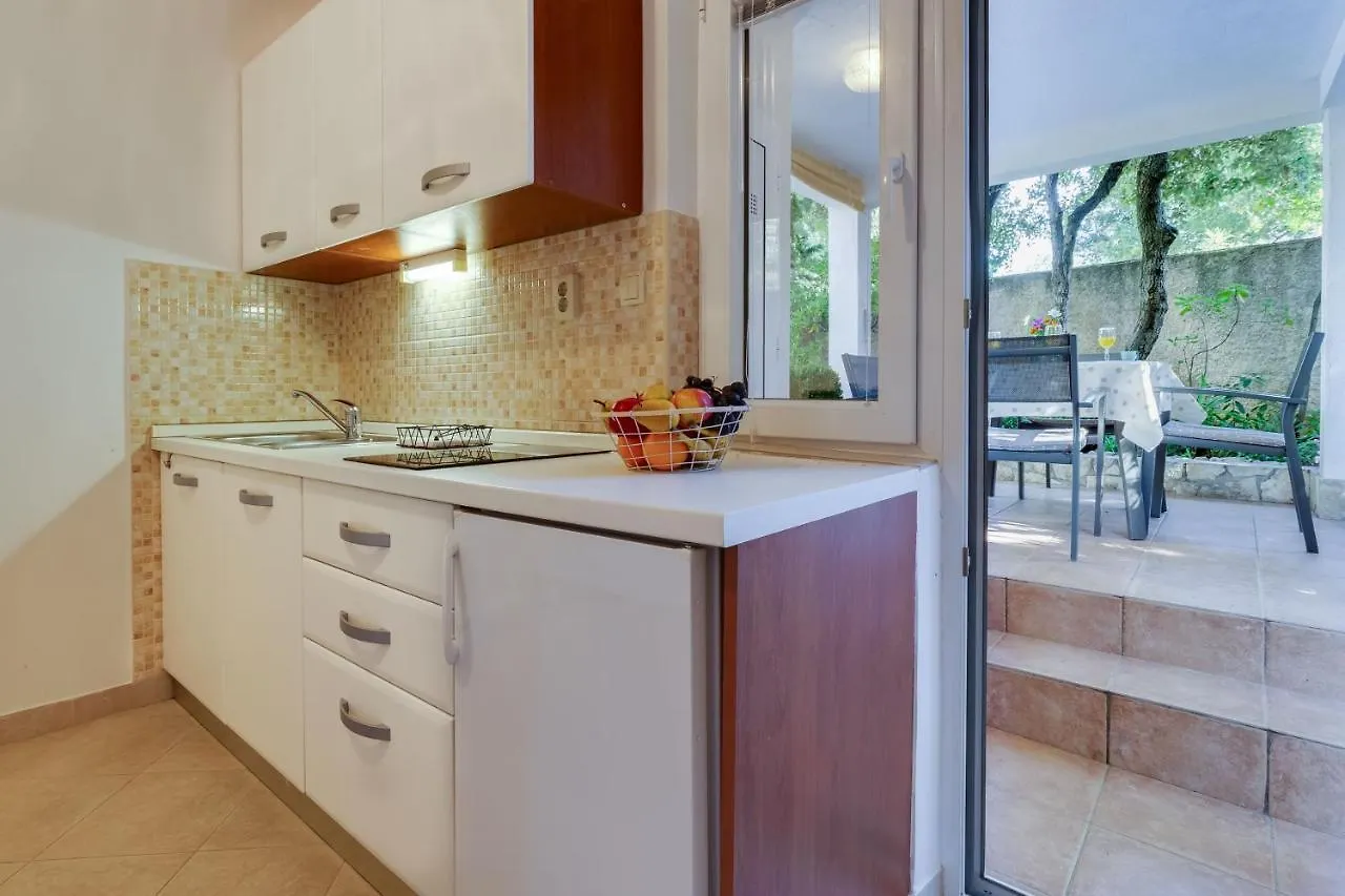 Apartments Katica Mandre