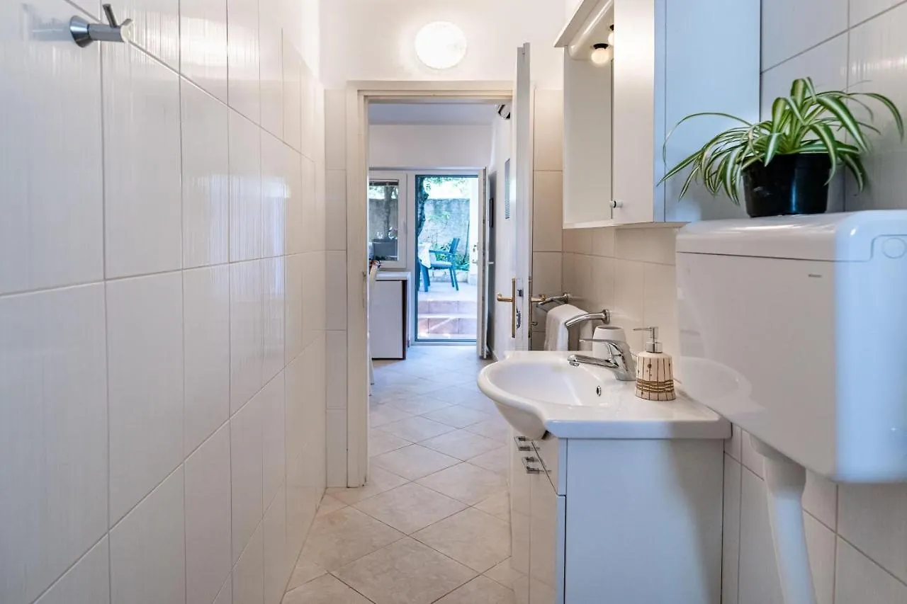 Apartments Katica Mandre