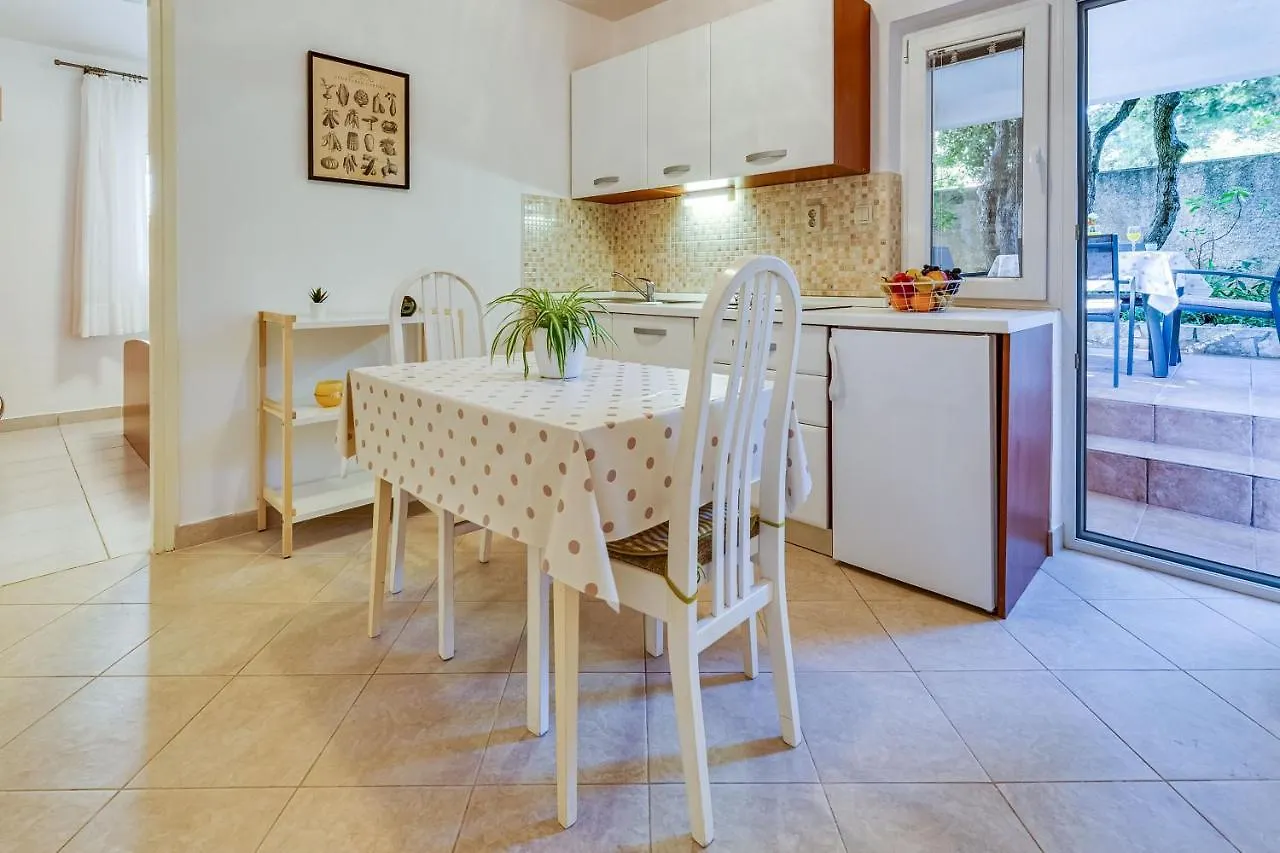 Apartments Katica Mandre